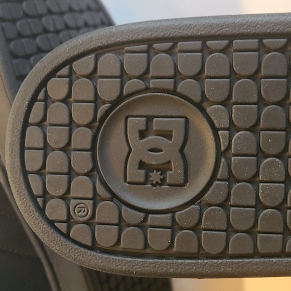 DC Men's Net Skate Shoe-M, Black - Picture 6 of 11